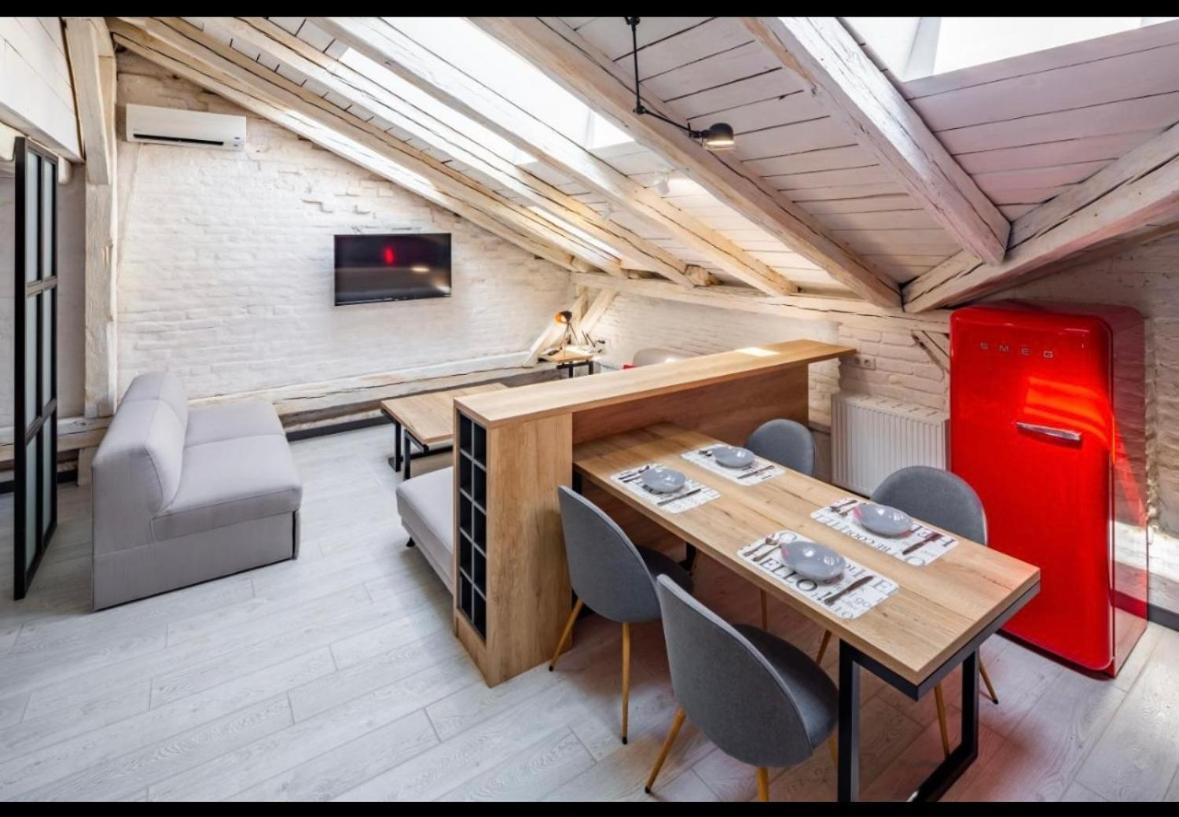 Romari Площа Ринок 29 Apartamento Lviv Exterior foto