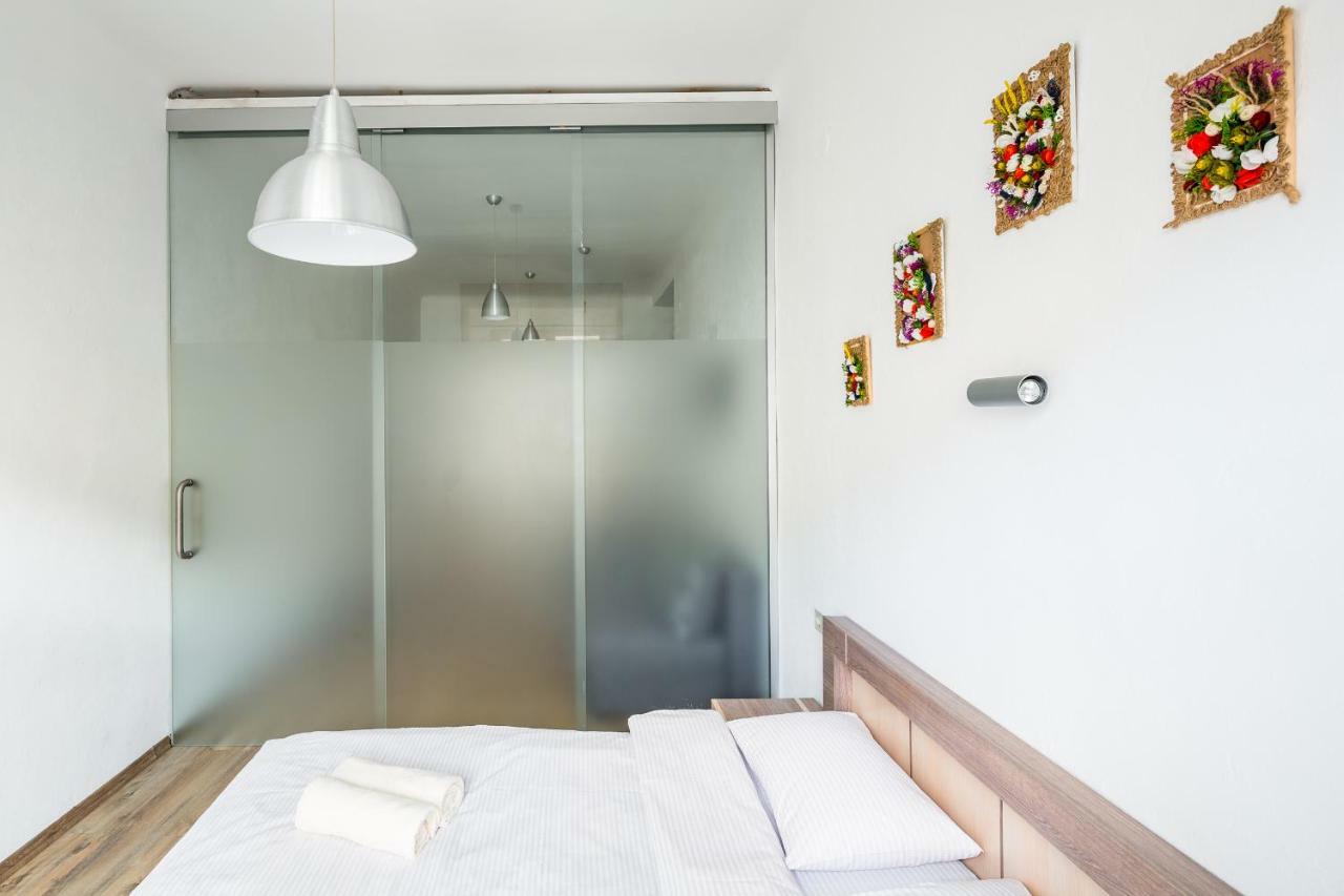 Romari Площа Ринок 29 Apartamento Lviv Exterior foto
