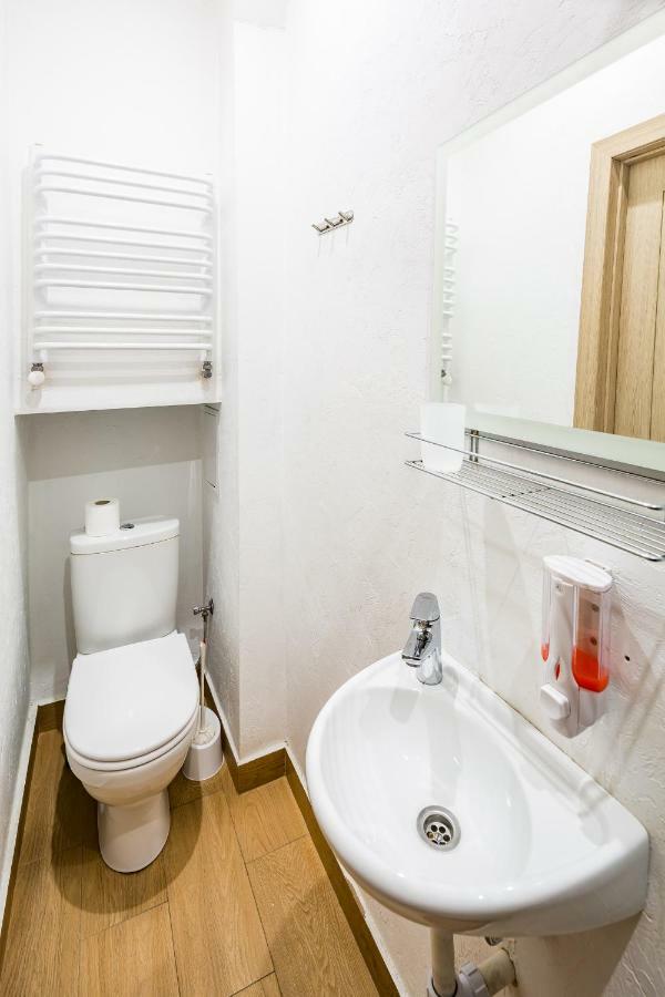 Romari Площа Ринок 29 Apartamento Lviv Exterior foto